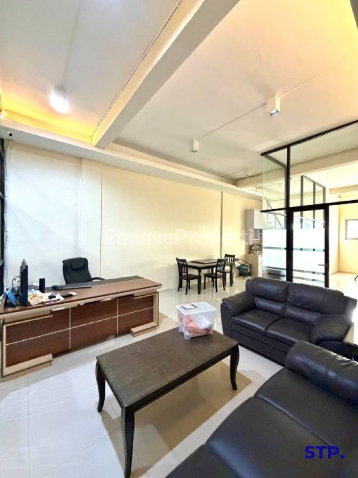 Foto properti Turun Harga! Ruko 4 Lantai Di Jalan Indragiri 9