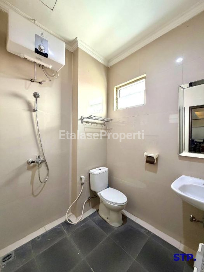 Foto properti Turun Harga! Ruko 4 Lantai Di Jalan Indragiri 10