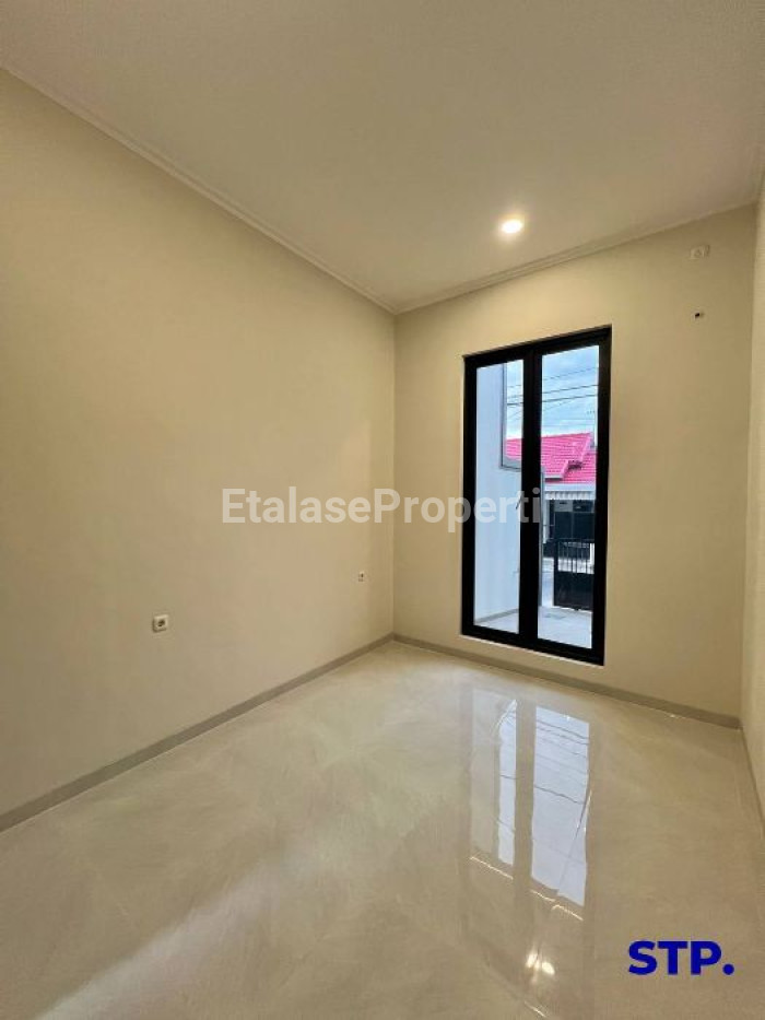 Foto properti 3 Unit, Rumah Baru Modern Nginden Intan Timur Unit A 3