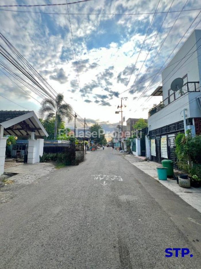 Foto properti Rumah + Gudang Di Manyar Sambongan, Surabaya 4
