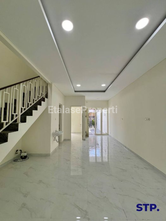 Foto properti 5 Unit, Rumah Baru Di Perumahan Jemursari Selatan Tipe A 2