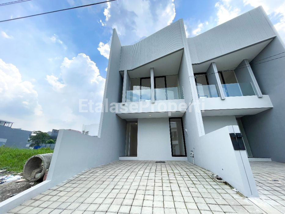 Foto properti *Dijual Rumah Baru Gress, Graha Green Garden Surabaya Barat* 1