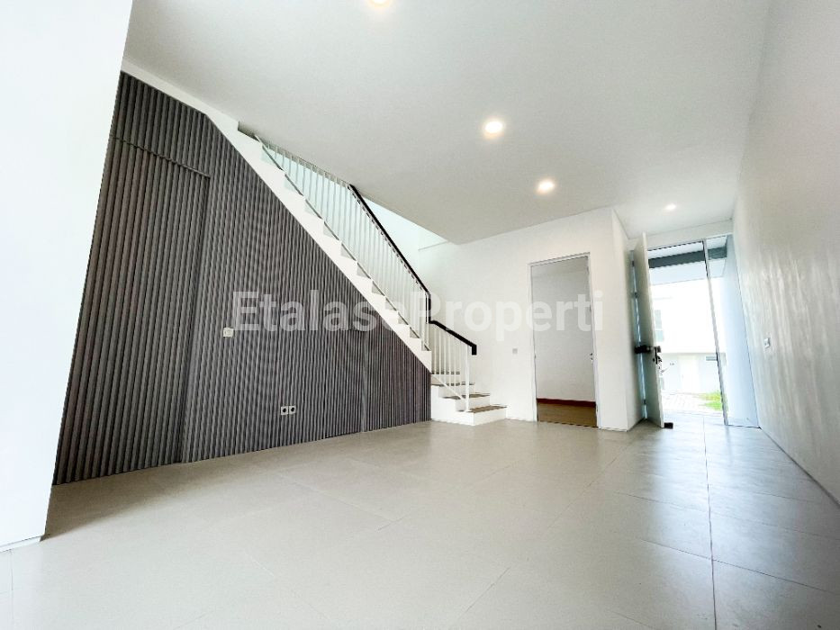 Foto properti *Dijual Rumah Baru Gress, Graha Green Garden Surabaya Barat* 3