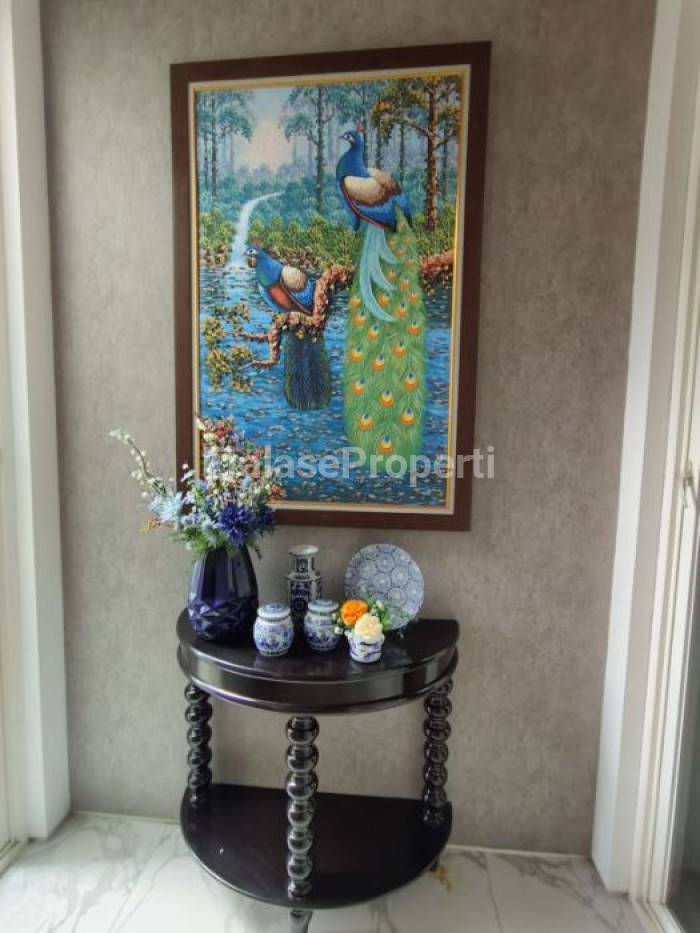 Foto properti Dijual Rumah Full Furnished Di Pakuwon Indah Citraland Wiyung 3
