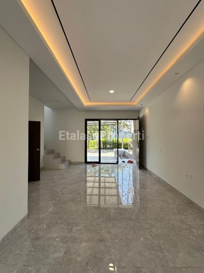 Foto properti Rumah Baru Modern Di Citraland The Greenlake, Wiyung 2