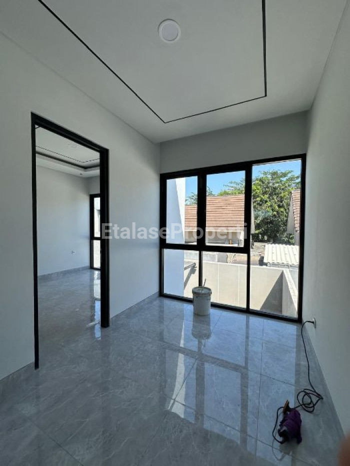 Foto properti Rumah Baru Modern Di Citraland The Greenlake, Wiyung 5