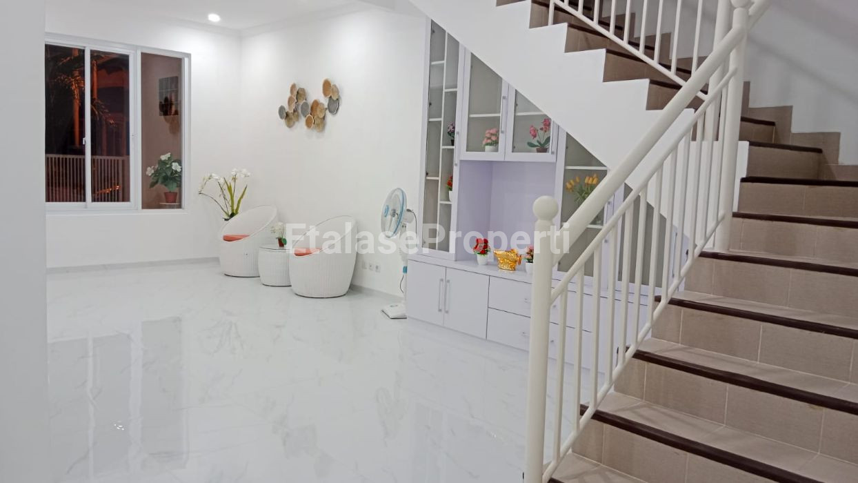 Foto properti Jual Rumah Baru Renov Pakuwon City Taman Mutiara  Dekat Pakuwon City Mall, Cluster Depan Surabaya Timur 7