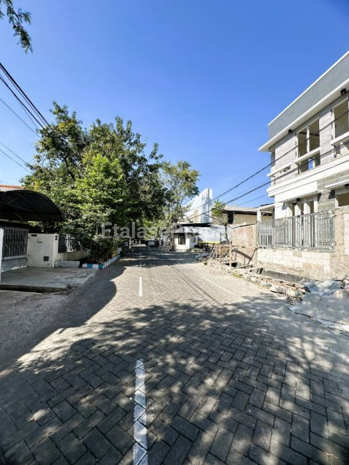 Foto properti Rumah Baru Gress Tenggilis Tengah Dekat Raya Prapen Jemursari Ubaya 3