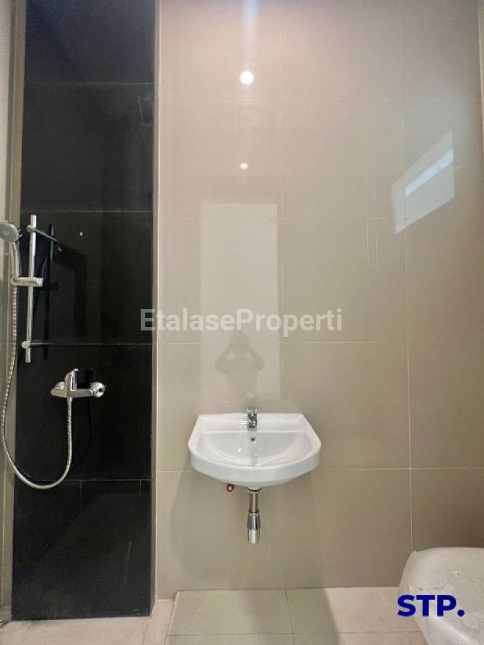 Foto properti Rumah Baru 2 Lantai Di Rungkut Mapan Furnished 10
