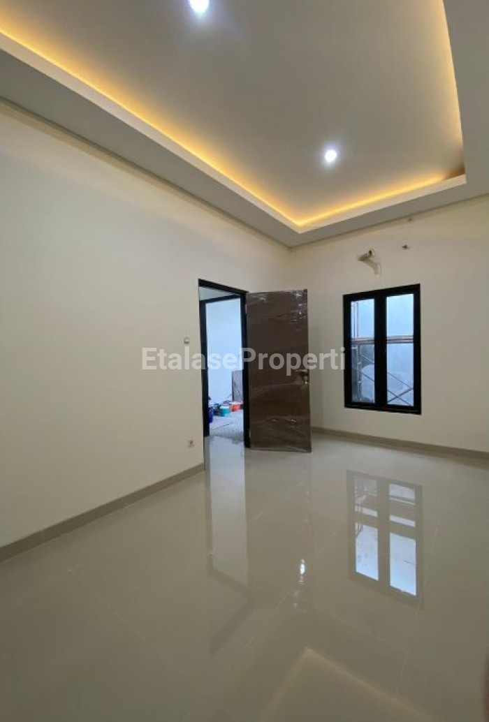 Foto properti Dijual Cepat Rumah Baru Gress Di Rungkut Mapan Tengah 3