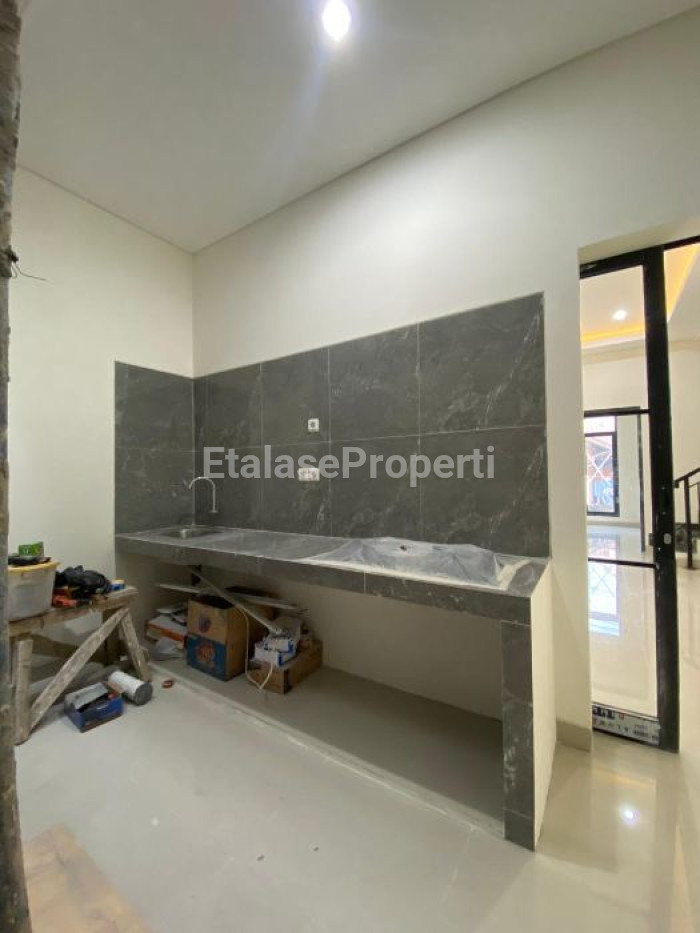 Foto properti Dijual Cepat Rumah Baru Gress Di Rungkut Mapan Tengah 5