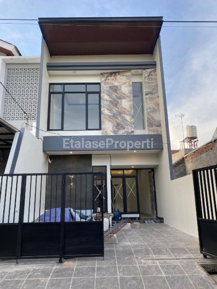 Foto properti Dijual Cepat Rumah Baru Gress Di Rungkut Mapan Tengah 1
