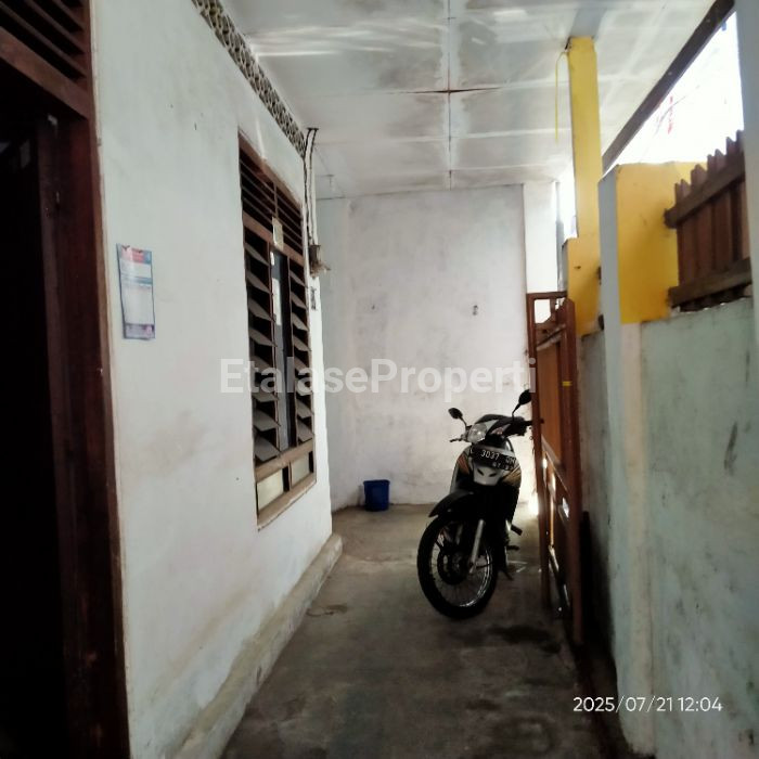 Foto properti Dijual Rumah Letak Strategis Di Jalan Kapas Krampung Dekat Mall KaZa,  Pasar Tambah Rejo Dan Kapasan 2