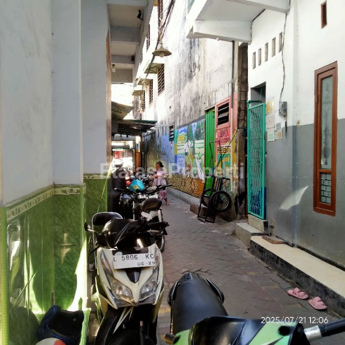 Foto properti Dijual Rumah Letak Strategis Di Jalan Kapas Krampung Dekat Mall KaZa,  Pasar Tambah Rejo Dan Kapasan 3