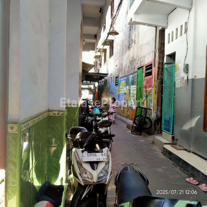 Foto properti Dijual Rumah Letak Strategis Di Jalan Kapas Krampung Dekat Mall KaZa,  Pasar Tambah Rejo Dan Kapasan 6
