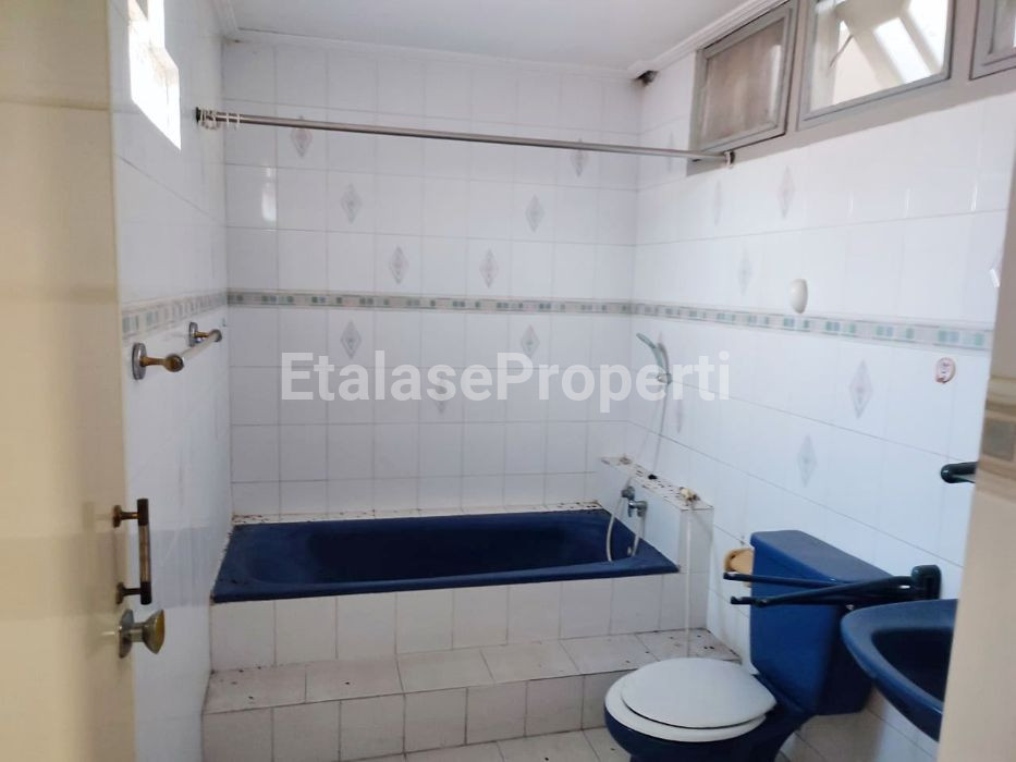 Foto properti Dijual Rumah Tengah Kota Jl Petemon Dekat Diponegoro Kedungdoro 2