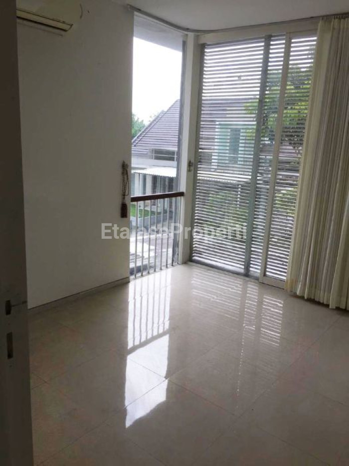 Foto properti Rumah Green Wood Citraland Dekat Wiyung Dan Gwalk 4