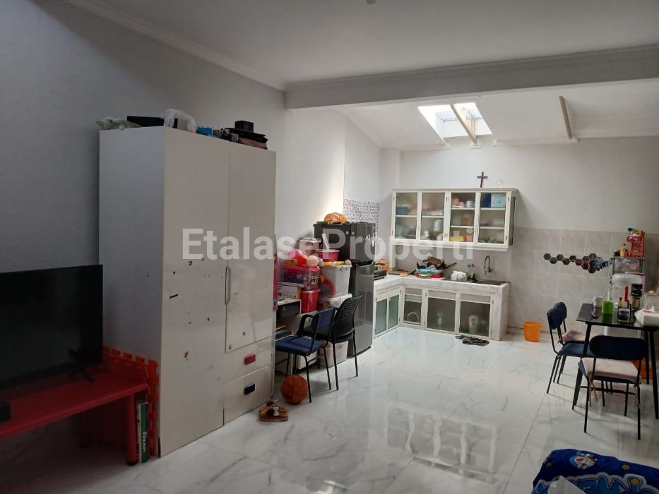 Foto properti Dijual Cepat Rumah Di Griya Asri, Pakuwon City 3