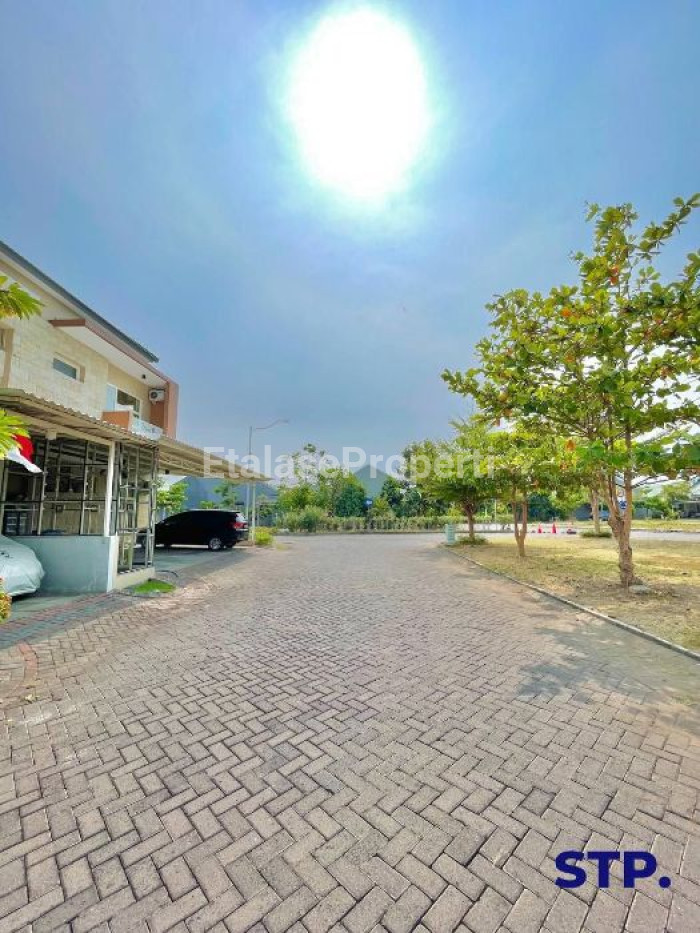 Foto properti Disewakan Rumah Sukolilo Dian Regency 2 Siap Huni 9