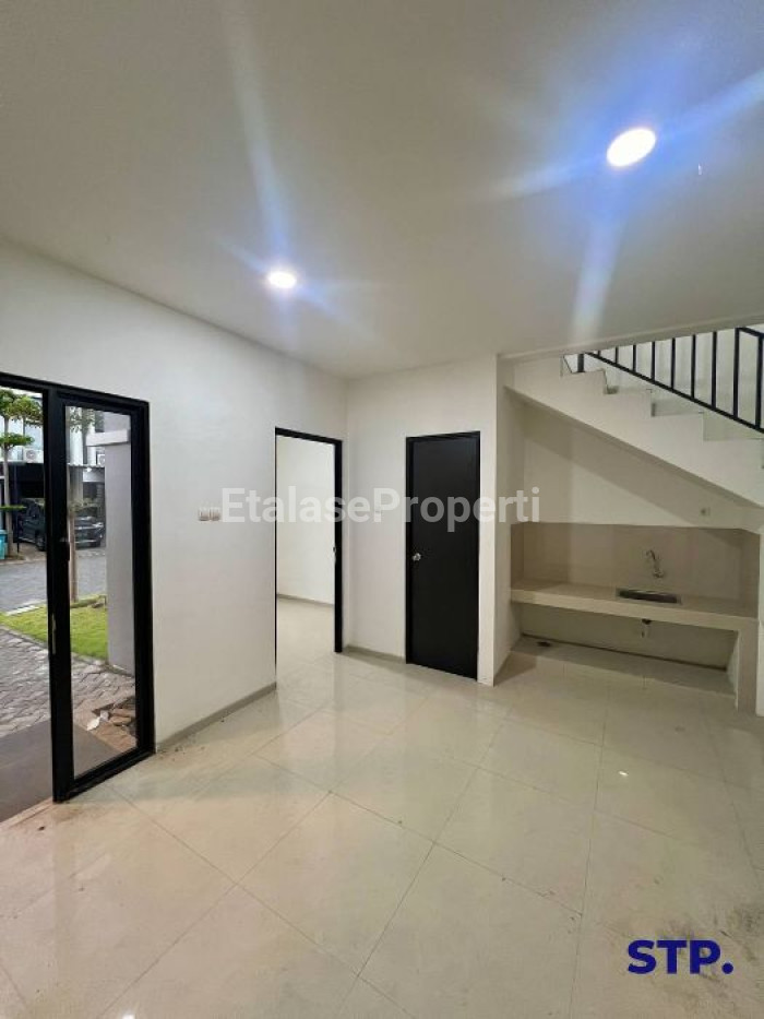 Foto properti Disewakan Rumah 2 Lantai Di Eastern Park 3