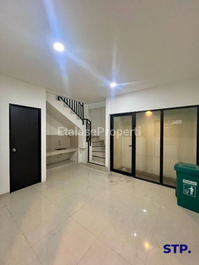 Foto properti Disewakan Rumah 2 Lantai Di Eastern Park 4