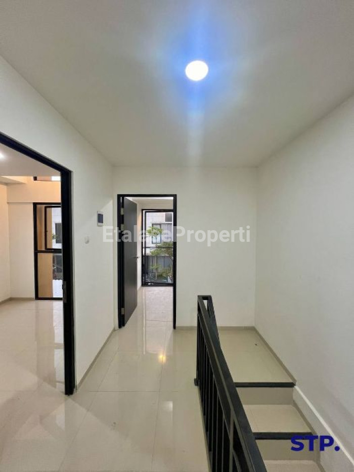 Foto properti Disewakan Rumah 2 Lantai Di Eastern Park 6