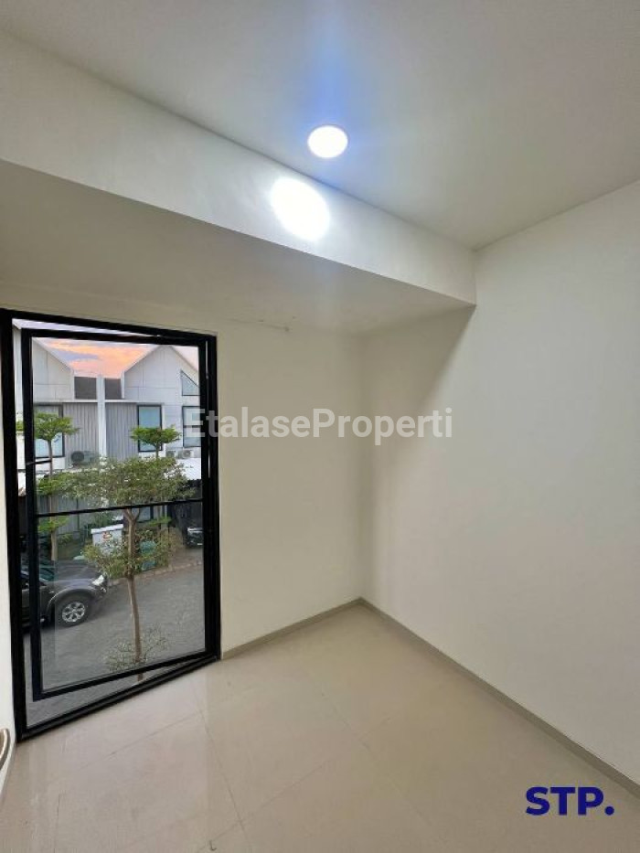 Foto properti Disewakan Rumah 2 Lantai Di Eastern Park 7