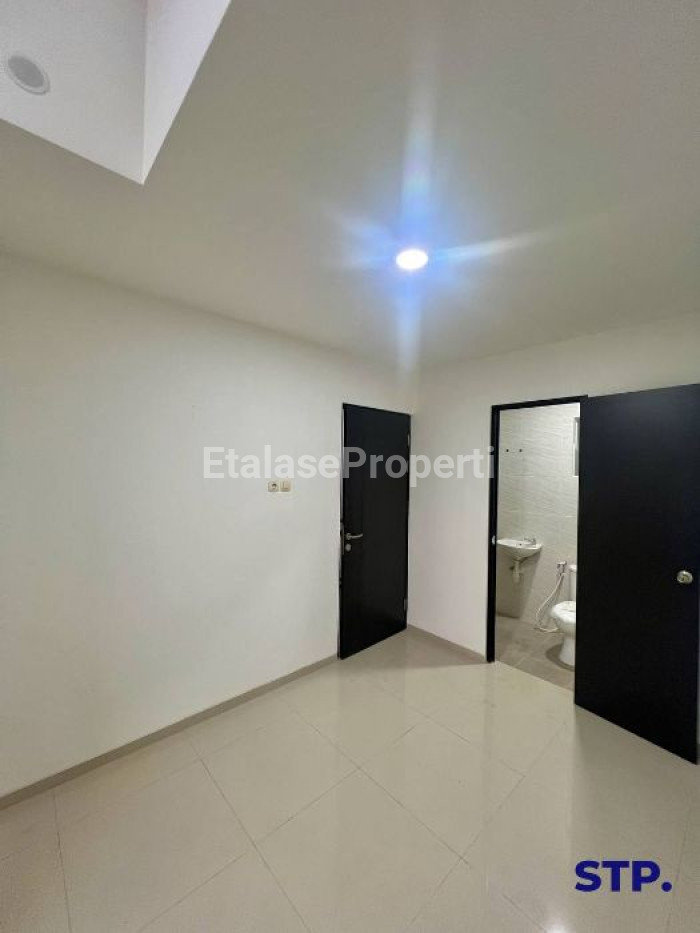 Foto properti Disewakan Rumah 2 Lantai Di Eastern Park 8