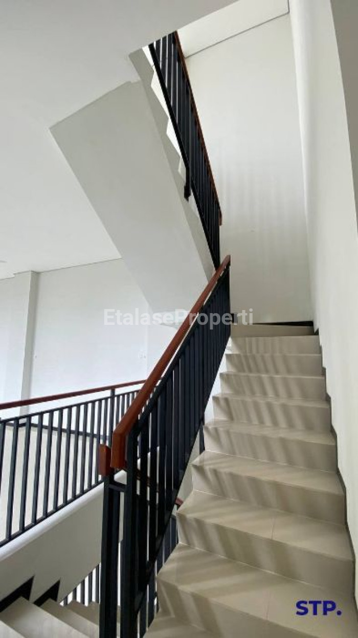 Foto properti 6 Unit Jejer, Ruko 3 Lantai Di Area Margorejo Indah Tipe B 3