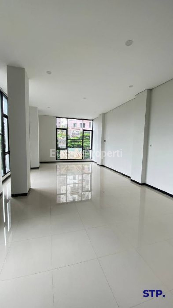 Foto properti 6 Unit Jejer, Ruko 3 Lantai Di Area Margorejo Indah Tipe B 4