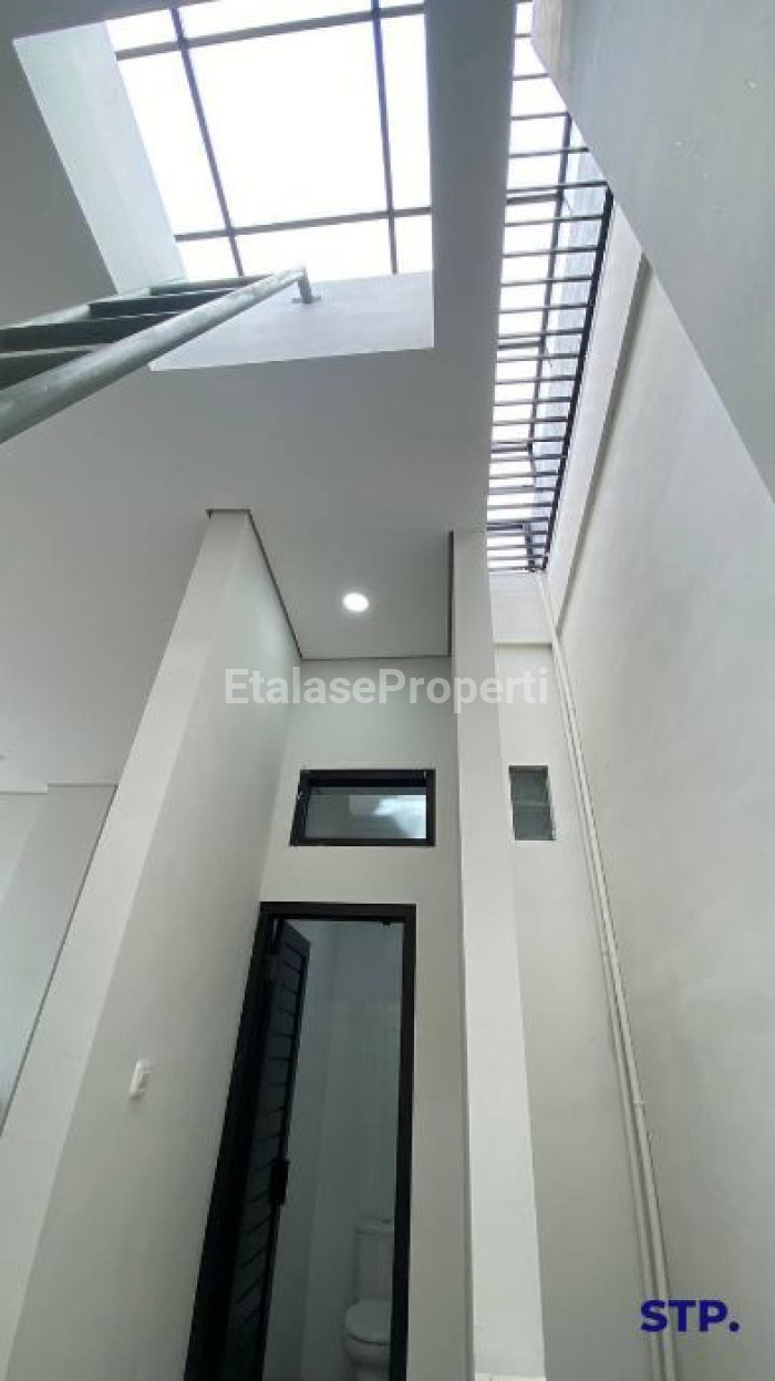 Foto properti 6 Unit Jejer, Ruko 3 Lantai Di Area Margorejo Indah Tipe B 9