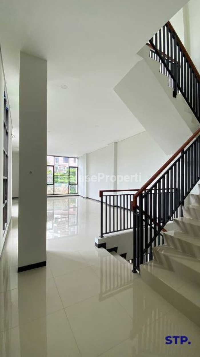 Foto properti 6 Unit Jejer, Ruko 3 Lantai Di Area Margorejo Indah Tipe C 5