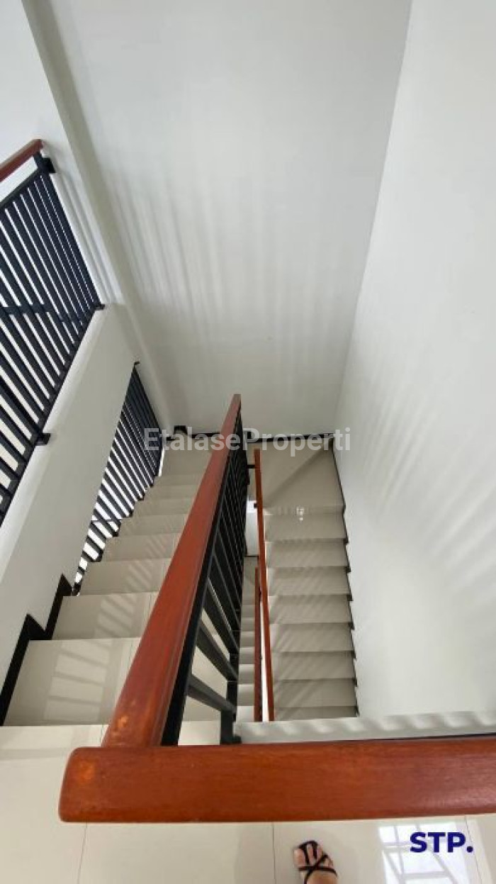 Foto properti 6 Unit Jejer, Ruko 3 Lantai Di Area Margorejo Indah Tipe F 6