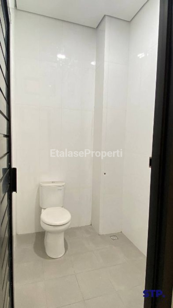 Foto properti 6 Unit Jejer, Ruko 3 Lantai Di Area Margorejo Indah Tipe F 10