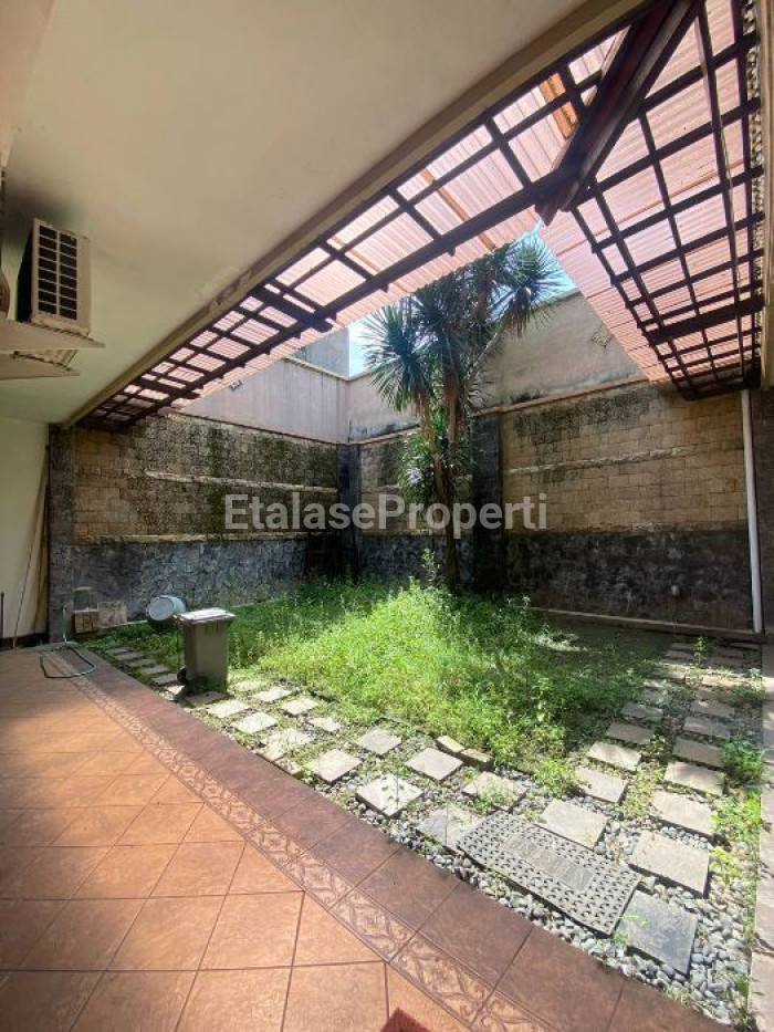 Foto properti Rumah Classic Mewah Di Perumahan Margorejo Indah 6
