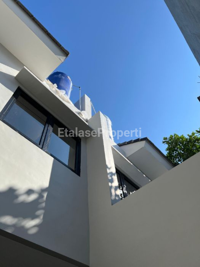 Foto properti Rumah 2lt Manukan Harga Terjangkau 1