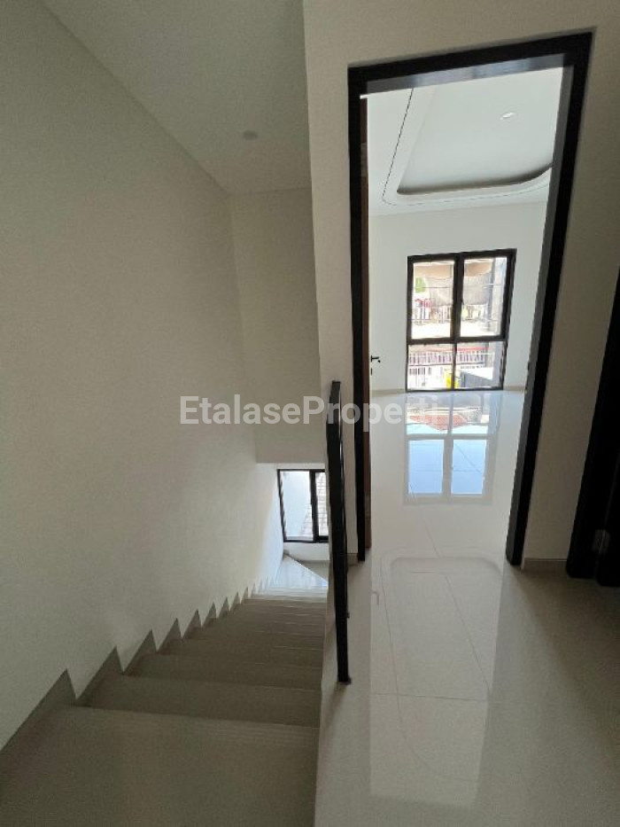 Foto properti Rumah 2lt Manukan Harga Terjangkau 10