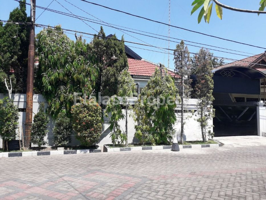 Foto properti Dijual Rumah Lama Terawat Manyar Kartika Tengah Kota 2