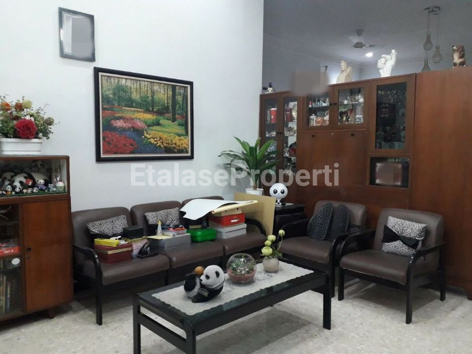Foto properti Dijual Rumah Lama Terawat Manyar Kartika Tengah Kota 5