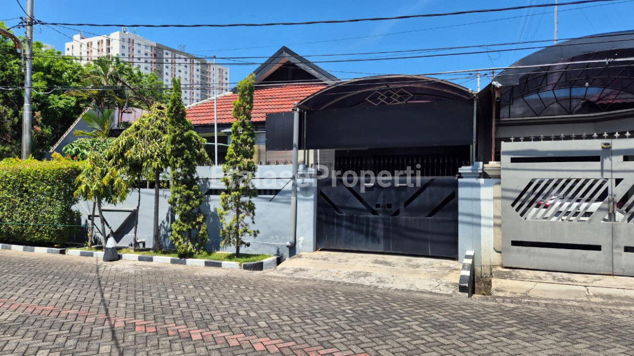 Foto properti Dijual Rumah Lama Terawat Manyar Kartika Tengah Kota 1