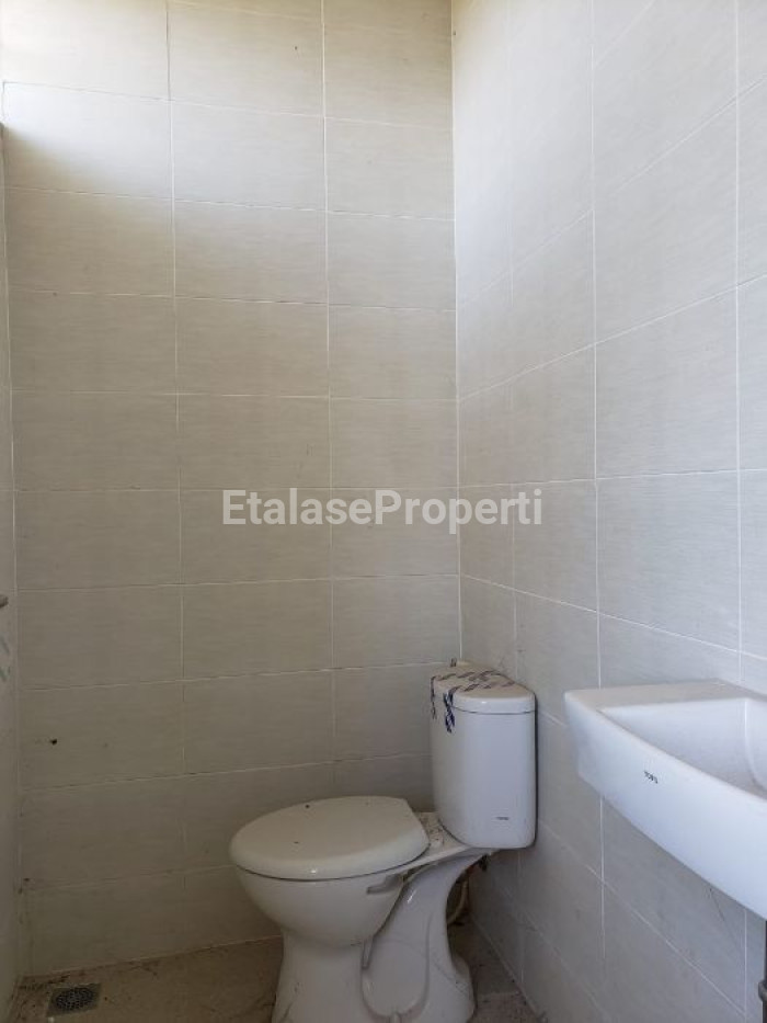 Foto properti Disewakan Rumah Northwest Lake Murahh Siap Huni 8