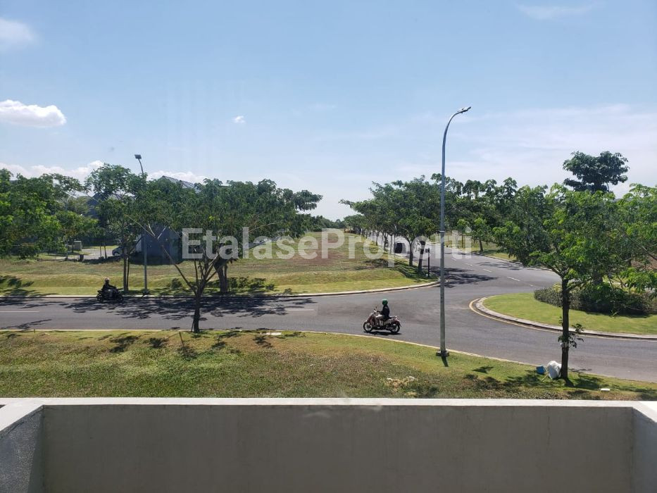 Foto properti Disewakan Rumah Northwest Lake Murahh Siap Huni 9