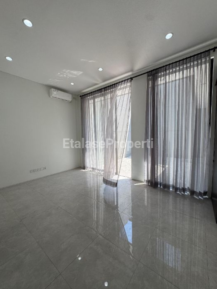 Foto properti Disewakan Rumah Di Citraland Utama District 9 Dekat Pakuwon Mall 4