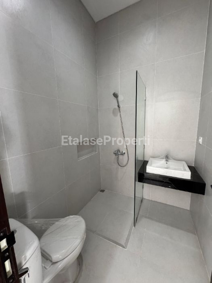 Foto properti Disewakan Rumah Di Citraland Utama District 9 Dekat Pakuwon Mall 6