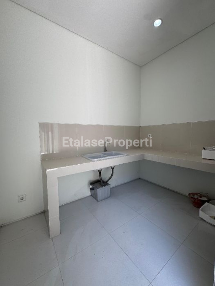 Foto properti Disewakan Rumah Di Citraland Utama District 9 Dekat Pakuwon Mall 7