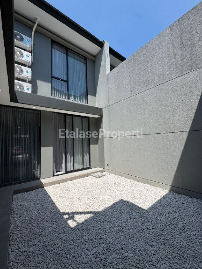 Foto properti Disewakan Rumah Di Citraland Utama District 9 Dekat Pakuwon Mall 8