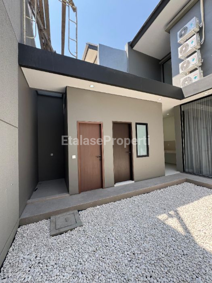 Foto properti Disewakan Rumah Di Citraland Utama District 9 Dekat Pakuwon Mall 9