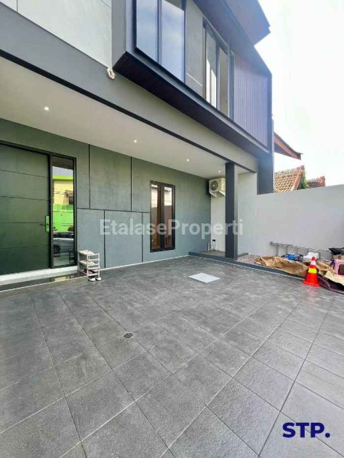 Foto properti Rumah Baru Babatan Pantai Kenjeran 2 Lantai Semi Furnished 3