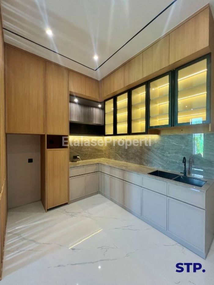 Foto properti Rumah Baru Babatan Pantai Kenjeran 2 Lantai Semi Furnished 6