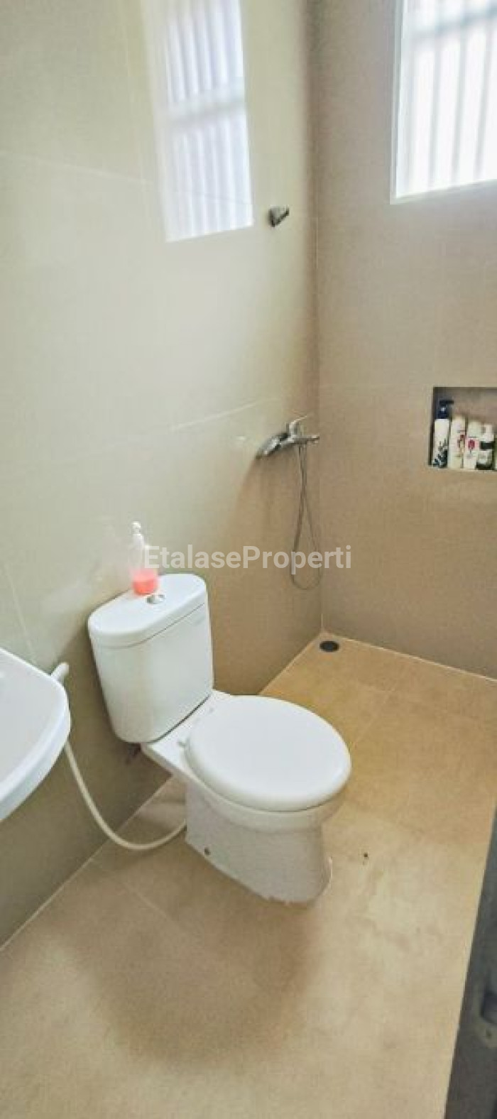 Foto properti Dijual Rumah Di Greenland Menganti Dekat Universitas Ciputra 6